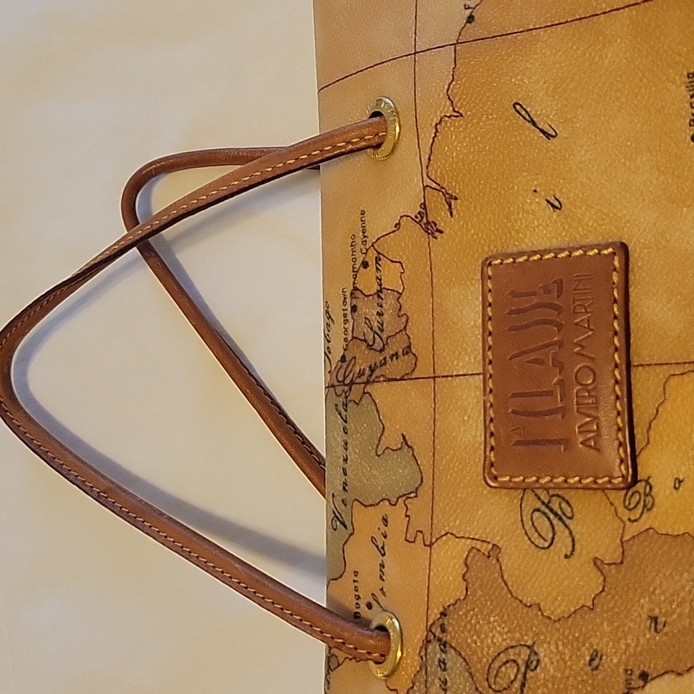 Alviero Martini tote bag. 18" wide 13" deep with 5" strap. - Picture 4 of 6